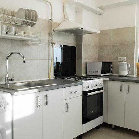 Cozy 2-Room Apartment On Zhvanetsky Boulevard Odesa Exterior photo