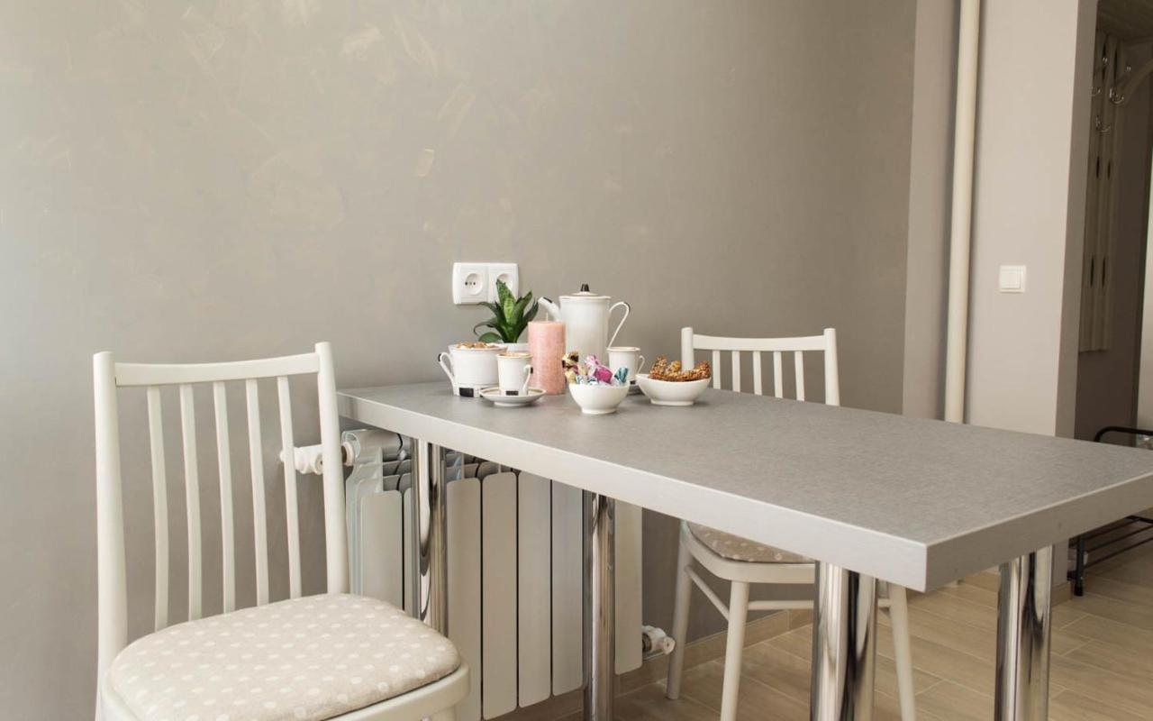 Cozy 2-Room Apartment On Zhvanetsky Boulevard Odesa Exterior photo